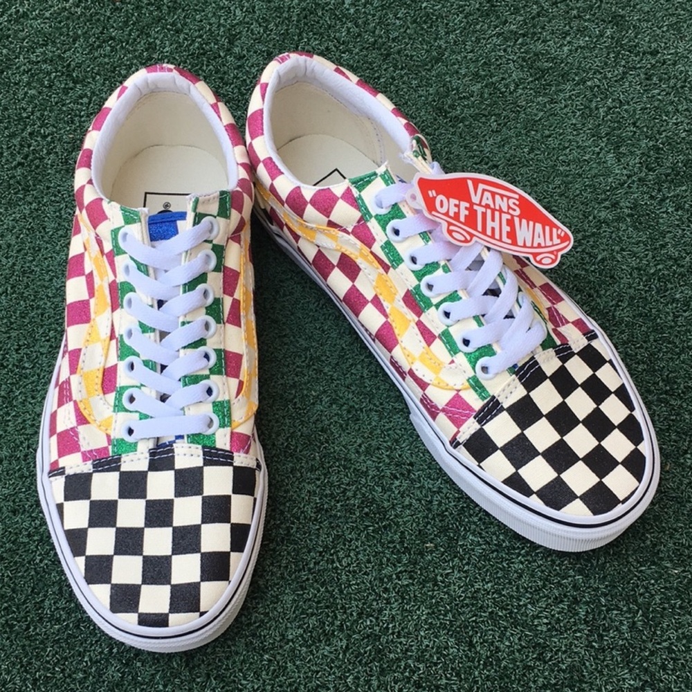 NWT Vans Glitter Checkerboard Old Skool
Sneaker 🌈 Pride Collection